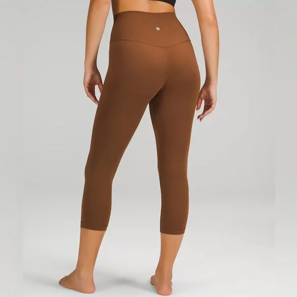 NWT Lululemon Align crop 21” size 6 - Picture 3 of 5